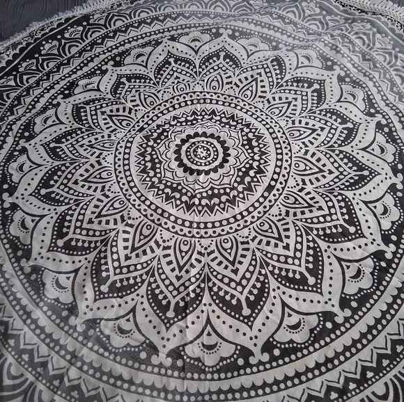 NEW Mandala Print With Fringe - Picture 3 of 8